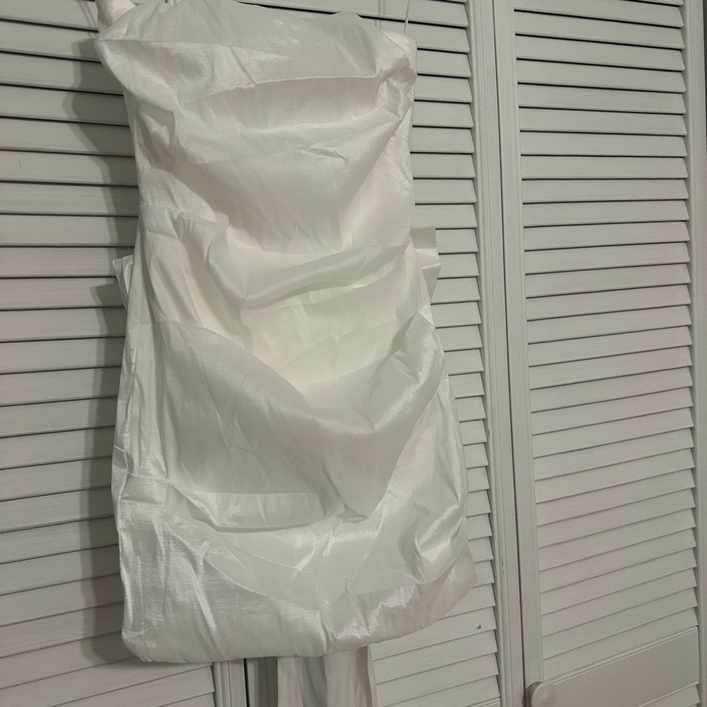 Elegant White Mini Dress